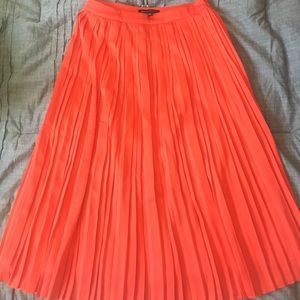 Pleated Banana Republic midi skirt